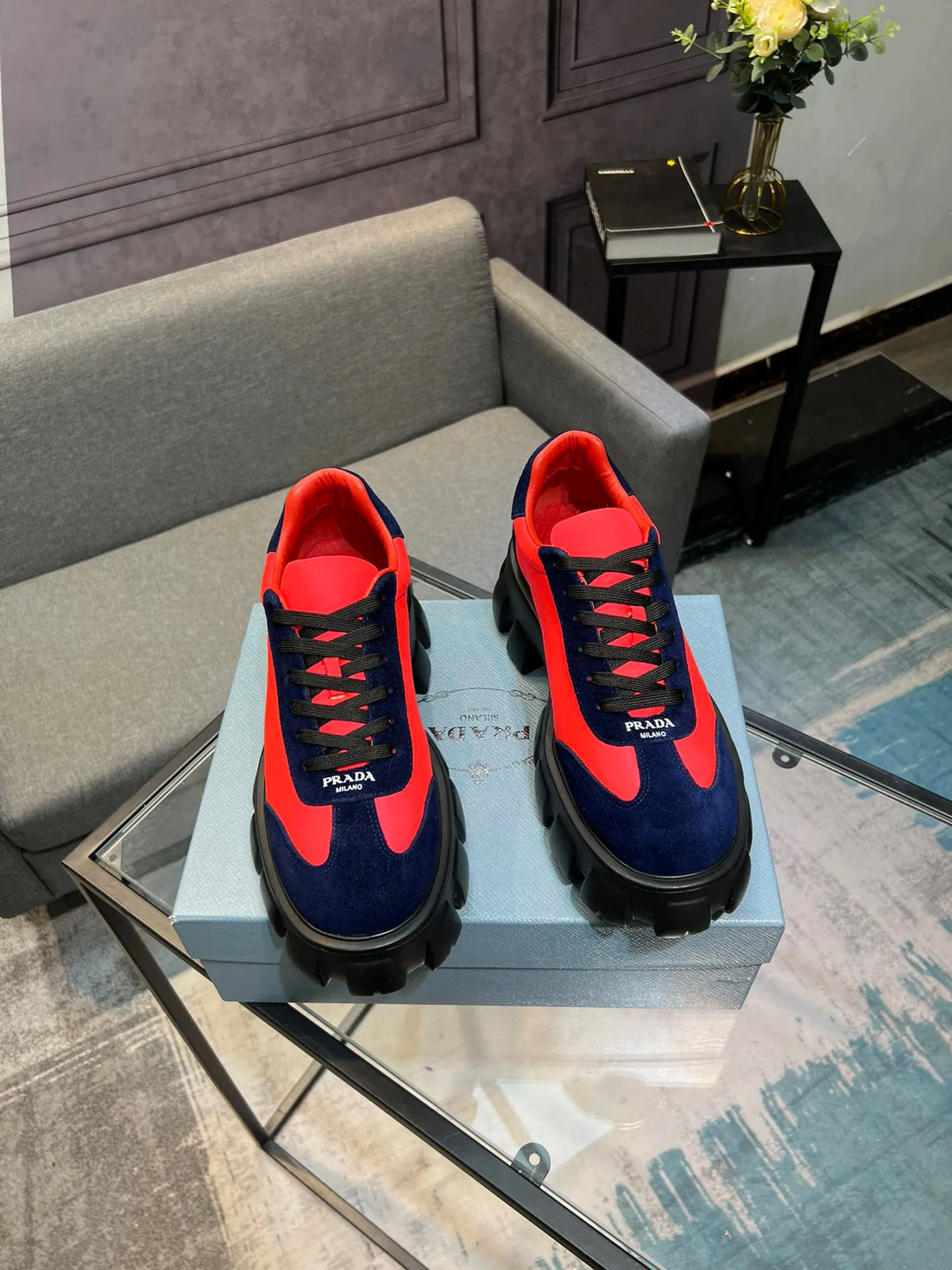 Men's shoes 💰540 Prada Latest 2025ss spring and summer catwalk series Thick-soled platform platform Casual sports shoes Couple style ☑️ Bold contrasting bright colors and fashionable combination Casual sports style design with exquisite details Classic personalized gear thick sole Increased comfort and unique modern trend style 🚩 Fabric: Cowhide ➕ Cloth Lining: Sheepskin Outsole: Original molded ultra-light foam material Sole thickness: 4.5CM Size: 35-45 (Female 40, Male 45, customized, non-returnable)